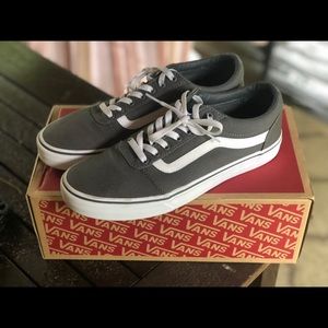 WORN ONCE Vans Old Skool Skate Shoe M 9.5 Pewter